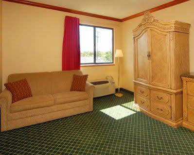 Hotel Quality & Detroit Metro Airport 3*