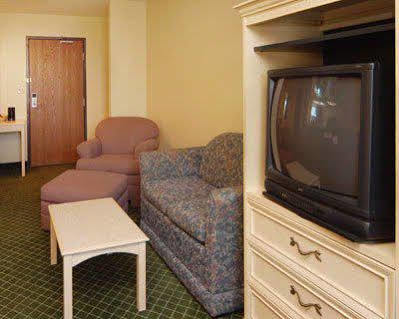 Quality & Detroit Metro Airport Hotel Romulus