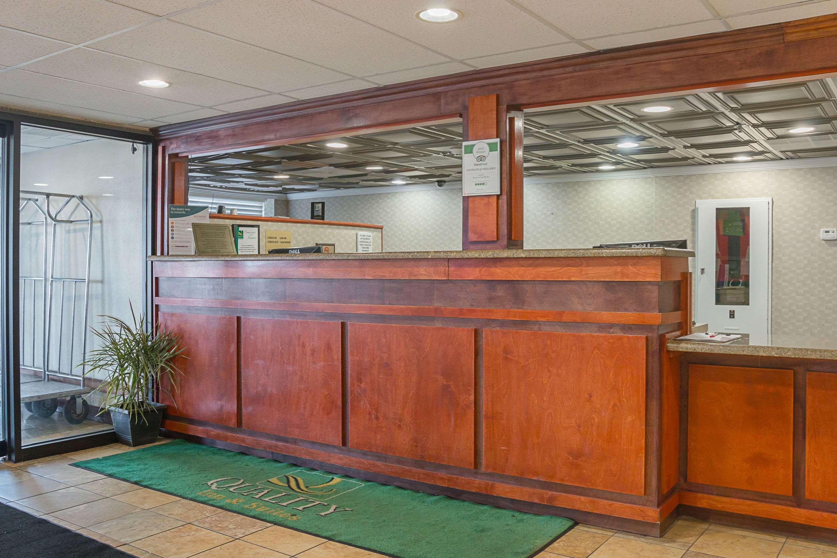 Quality & Detroit Metro Airport Hotel