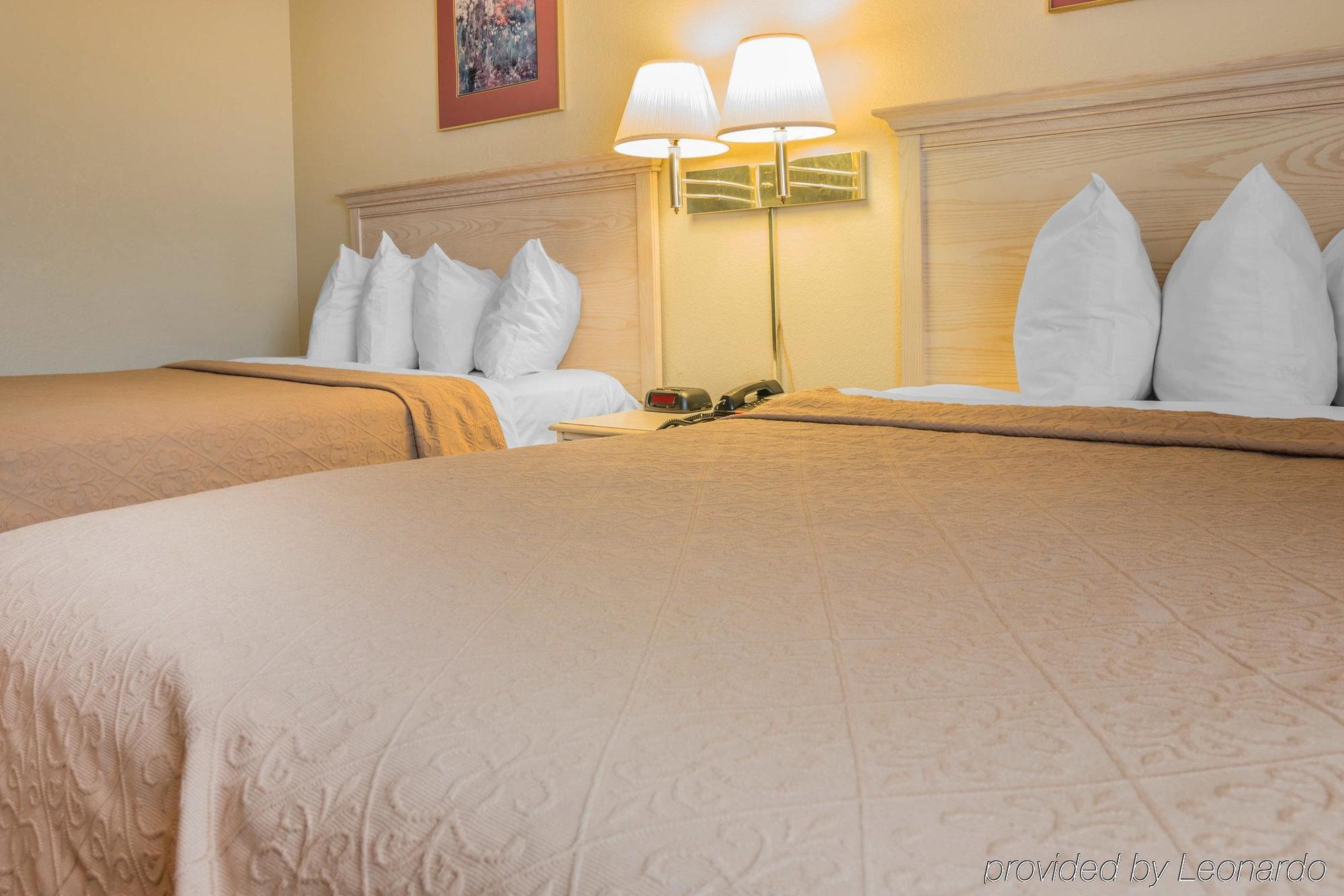 Quality & Detroit Metro Airport 3*