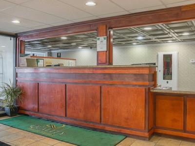 Hotel Quality & Detroit Metro Airport 3*