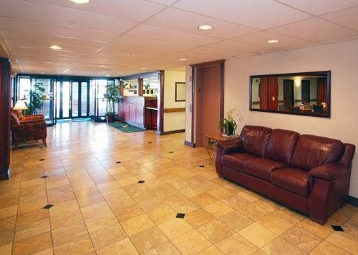 Quality & Detroit Metro Airport Hotel 3*
